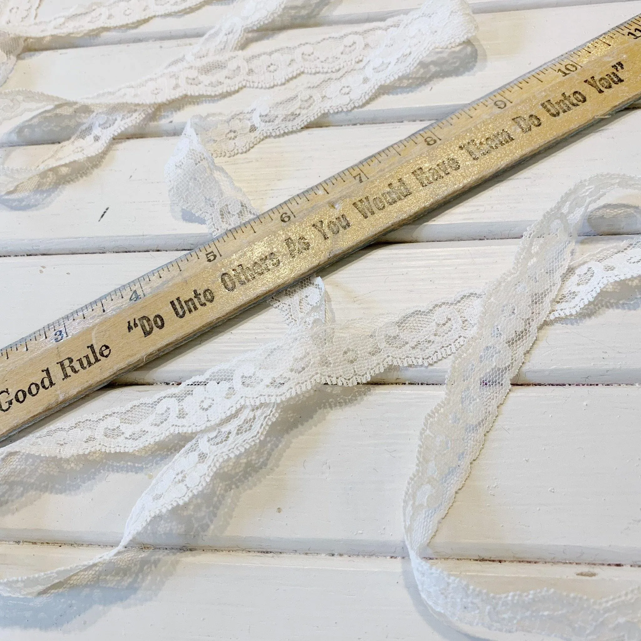 Dual Edge Scallop Flower Lace - 1/2" - Slipper - 1 yard